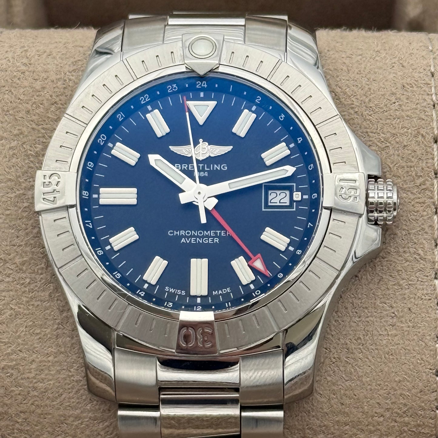 Avenger 43 GMT