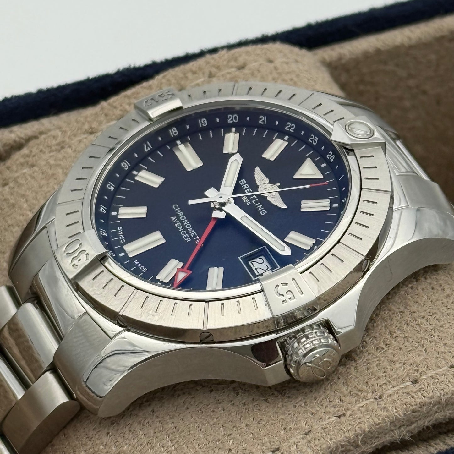 Avenger 43 GMT