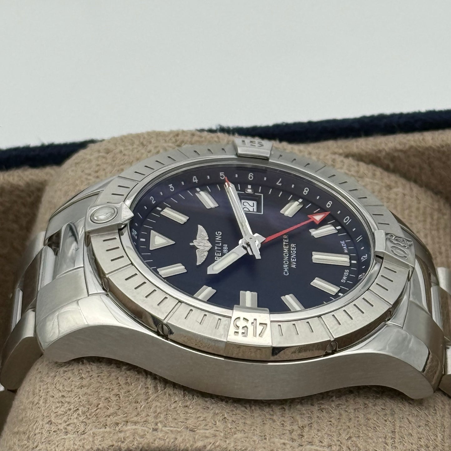 Avenger 43 GMT