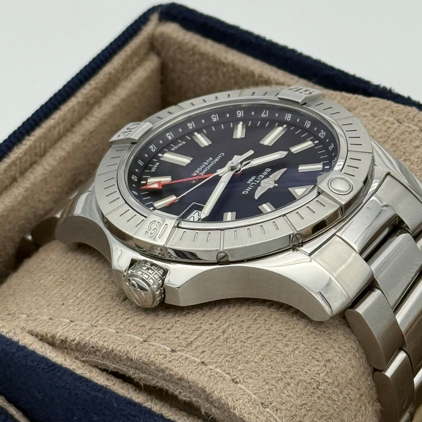Avenger 43 GMT