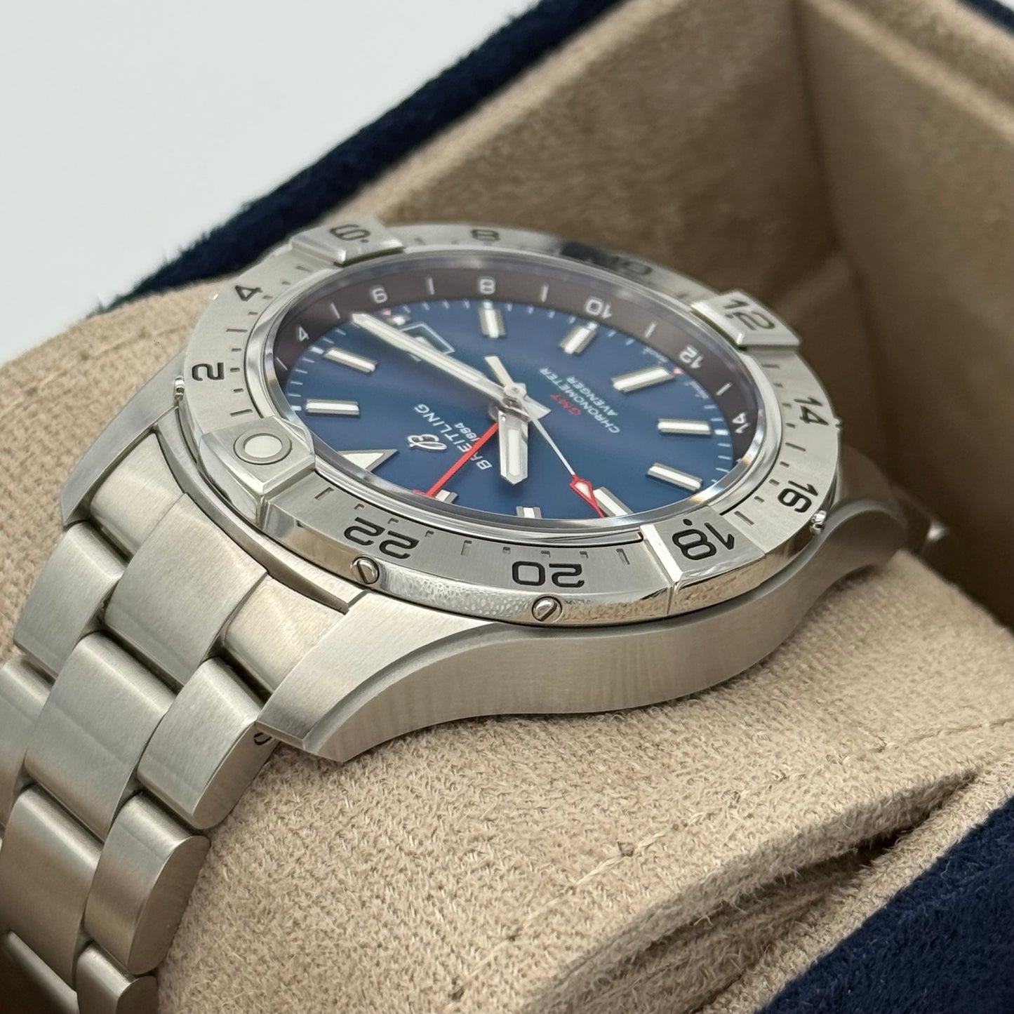 Avenger 44 GMT