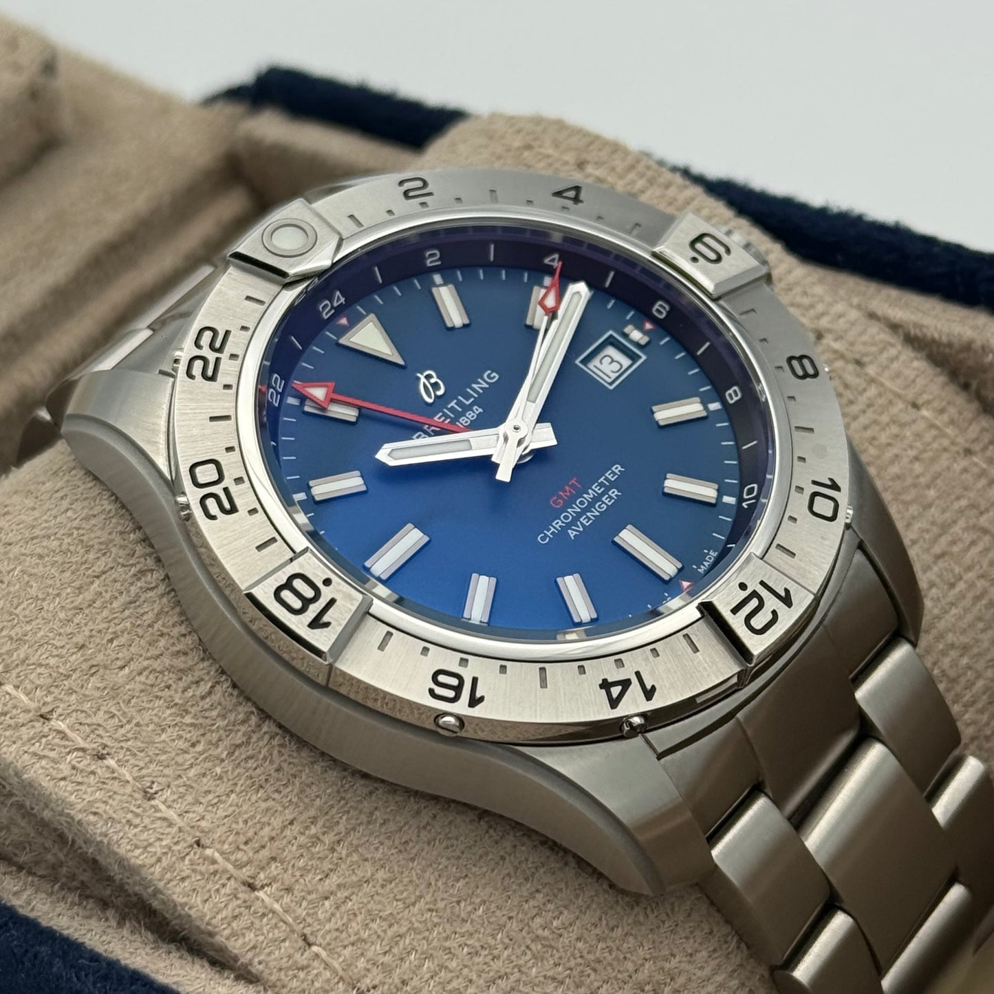 Avenger 44 GMT
